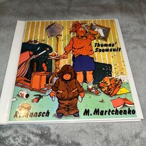 !*KIDS BOOKS 4/$10*! Thomas' Snowsuit by Robert Munch, Hardcover, 2006